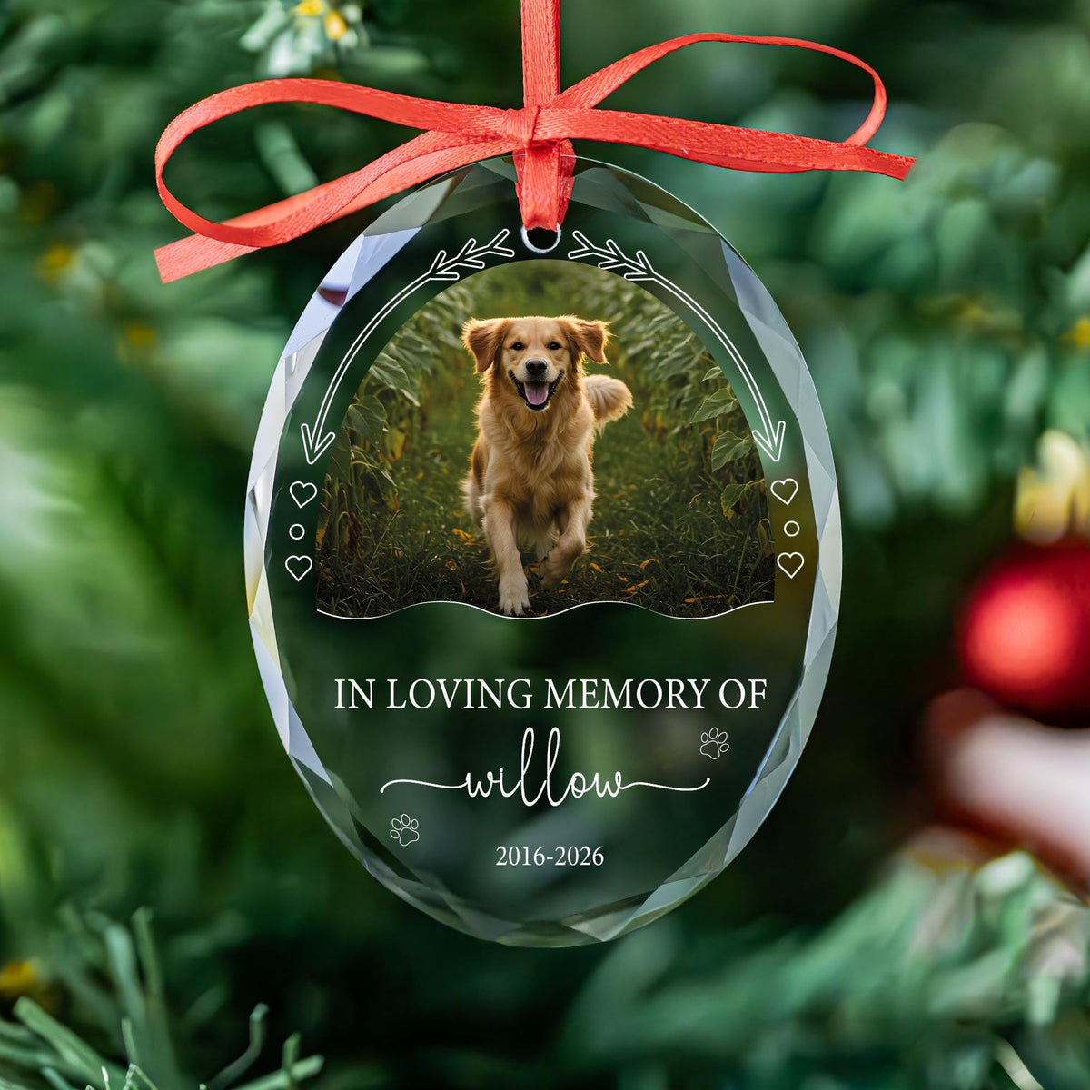 Dog memorial ornament with arrow and heart frame in round and oval glass shapes